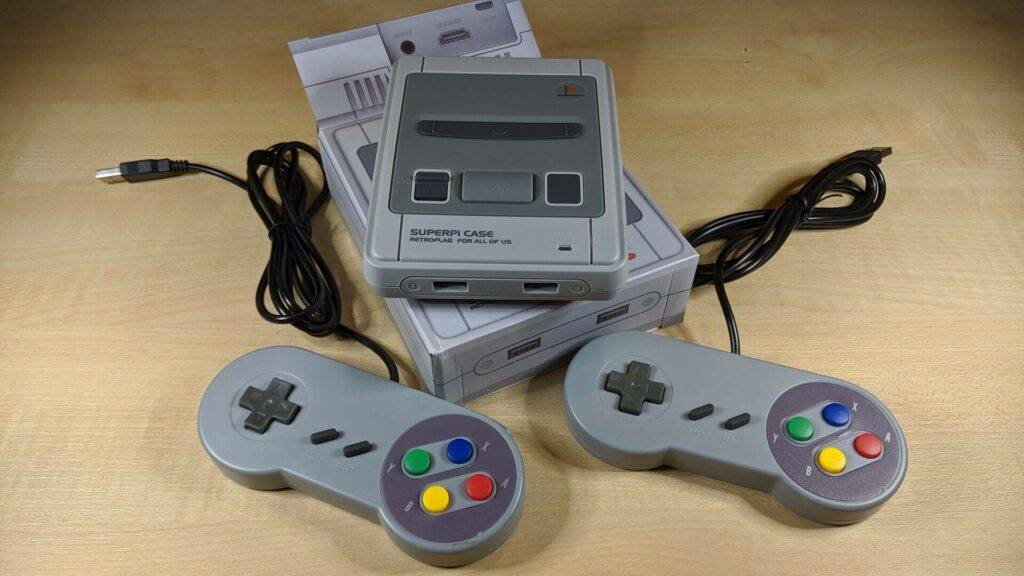 Retro Gaming System Konsole S Line mit SNES Controllern