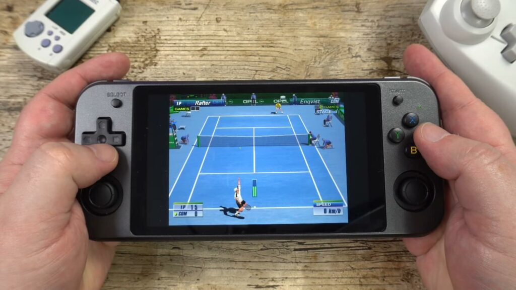 Virtua Tennis na retro herním handheldu RG552