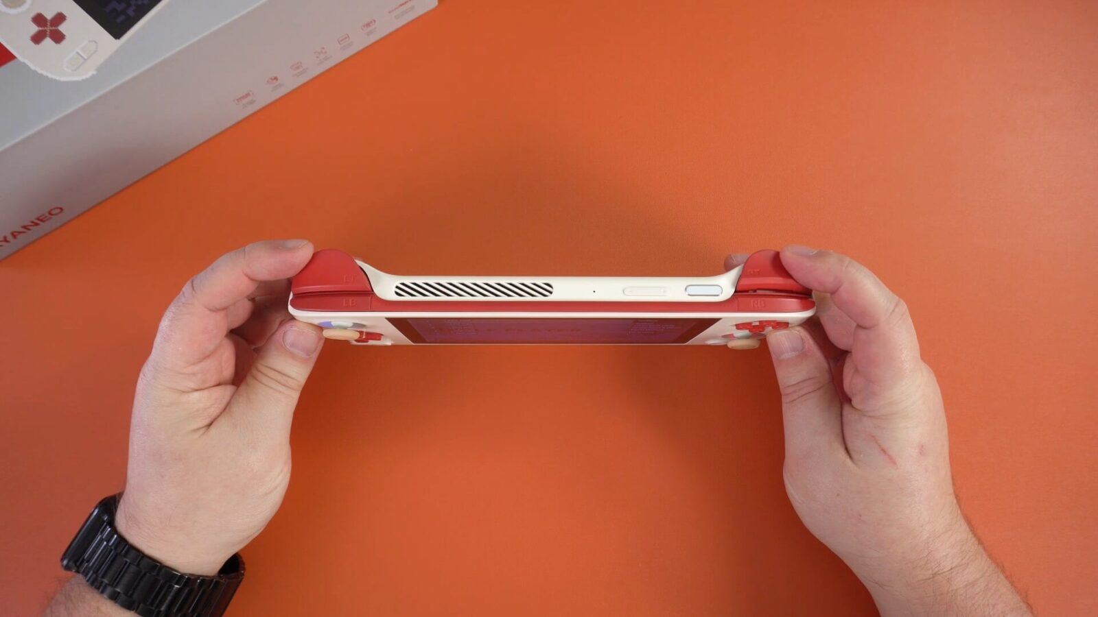 On the front we have the standard gaming controls with hall sensor