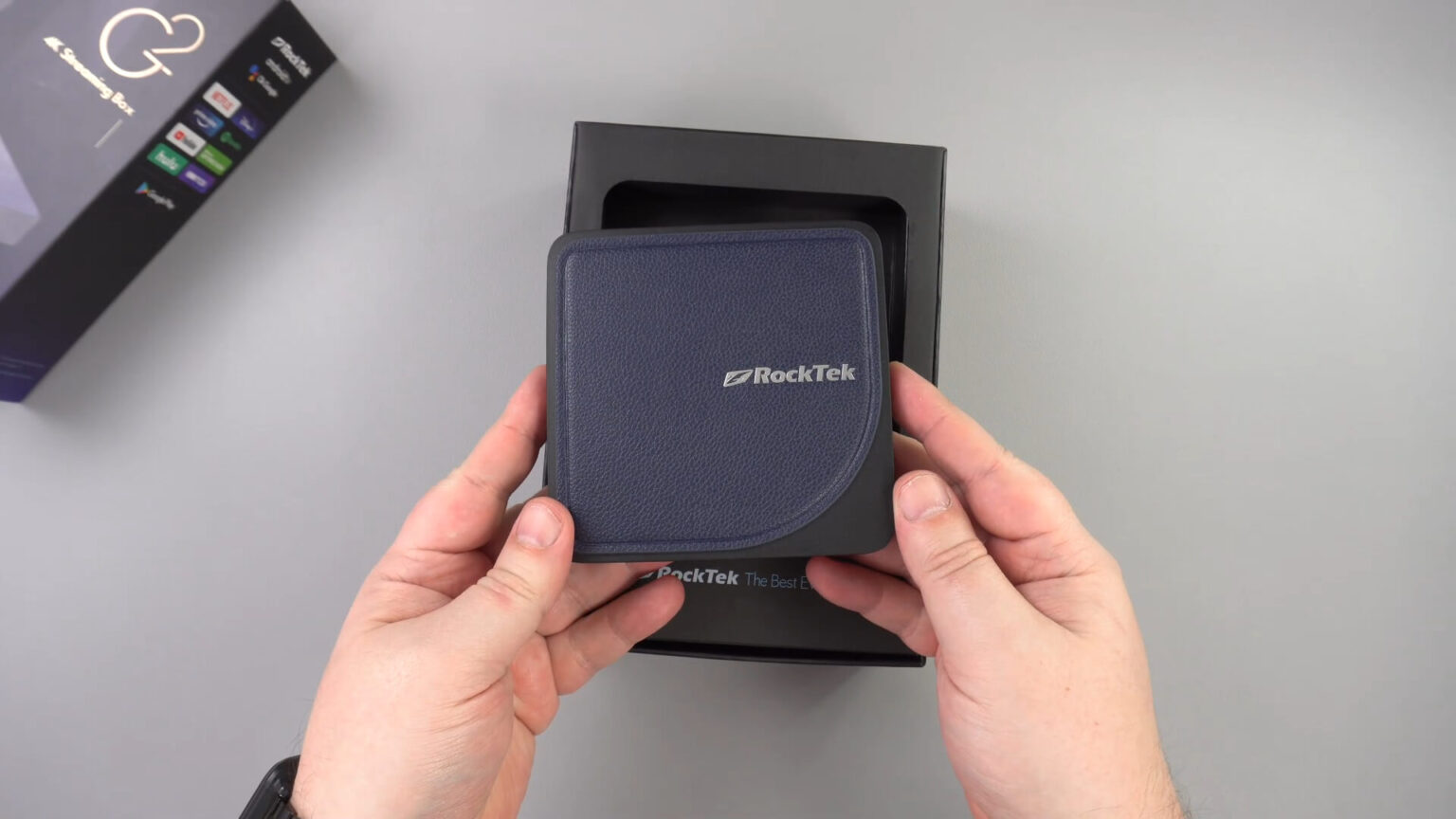 We start the RockTek G2 review with an unboxing. Inside the box we ...