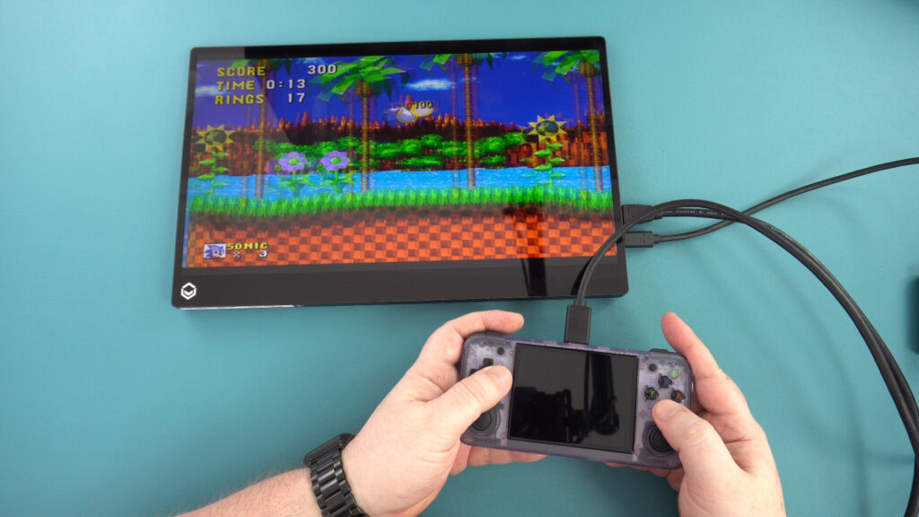 A retro gaming handheld on the portable monitor