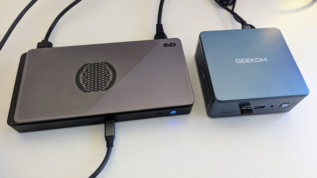 GEEKOM IT13 2025 con docking station GPD G1 eGPU