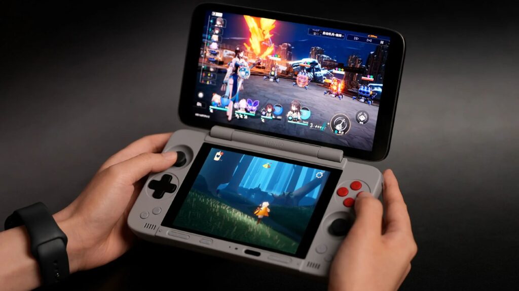 Play two games at once on the AYANEO Pocket DS