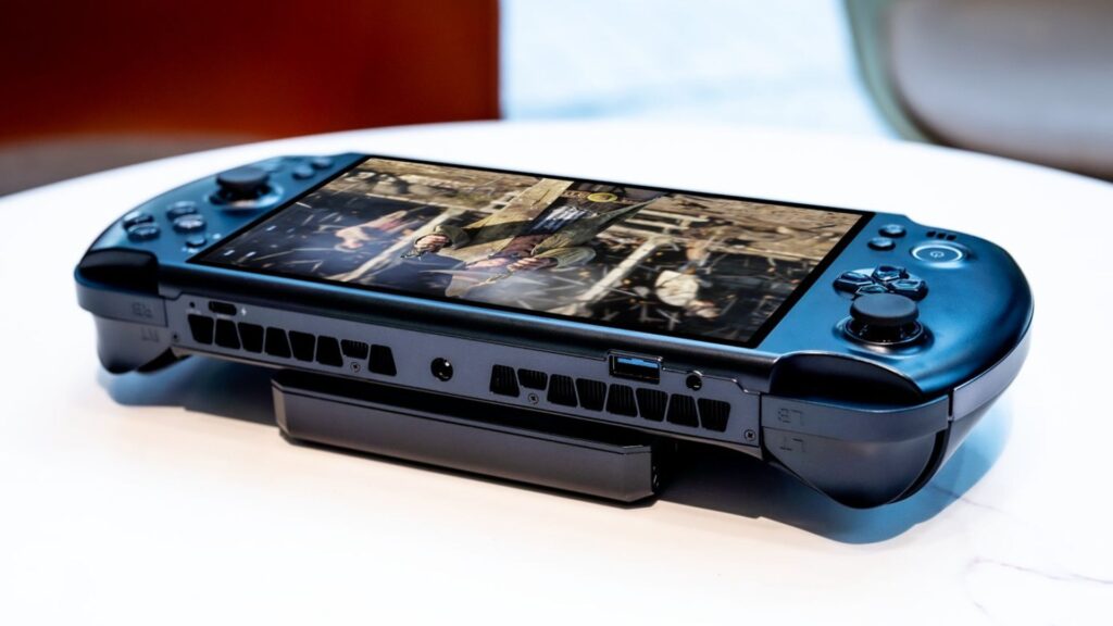 GPD WIN 5 with external battery