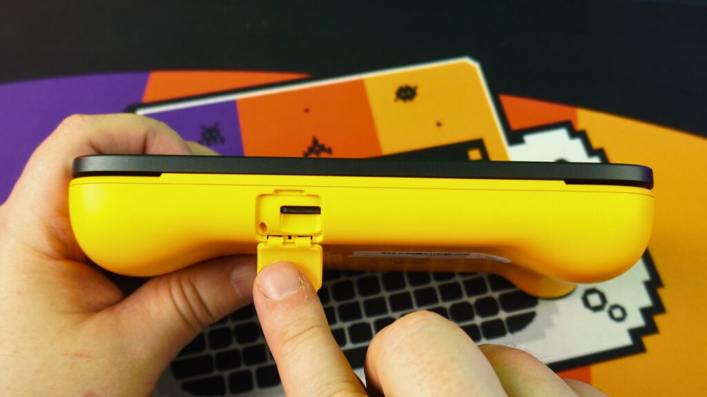 AYANEO Pocket DS Bottom Side View