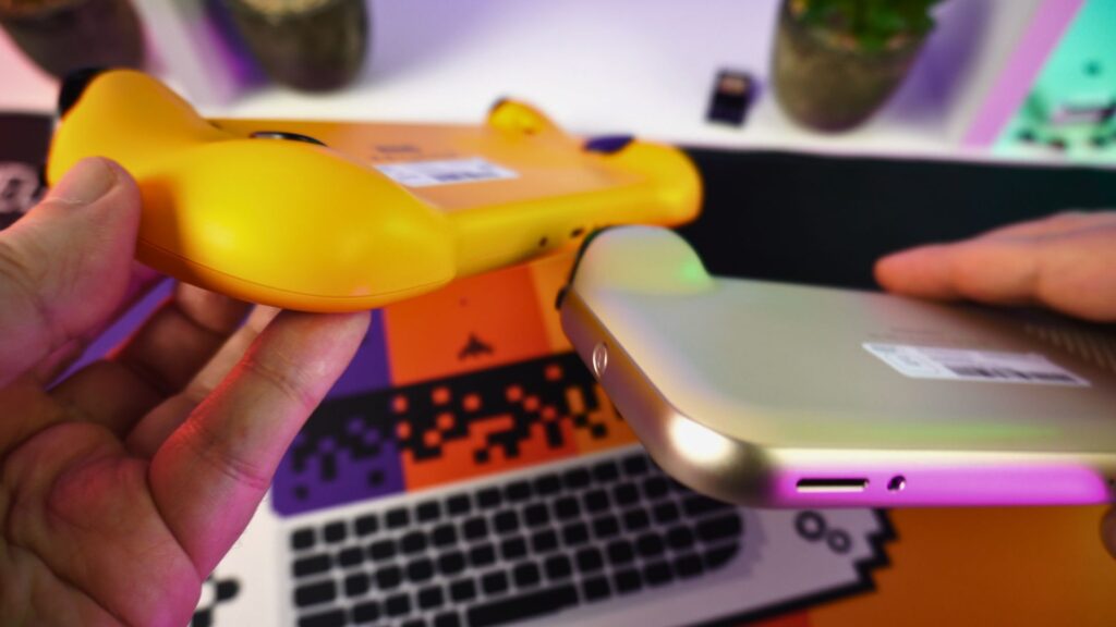 The grips on the back of the KONKR Pocket FIT do help