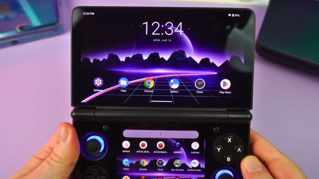 The AYN Thors top AMOLED screen