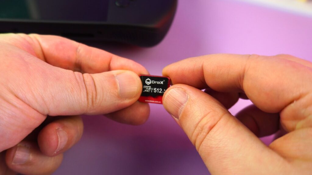 ONEXPLAYER ONEXFLY Apex - Mini SSD and Micro SD Compared