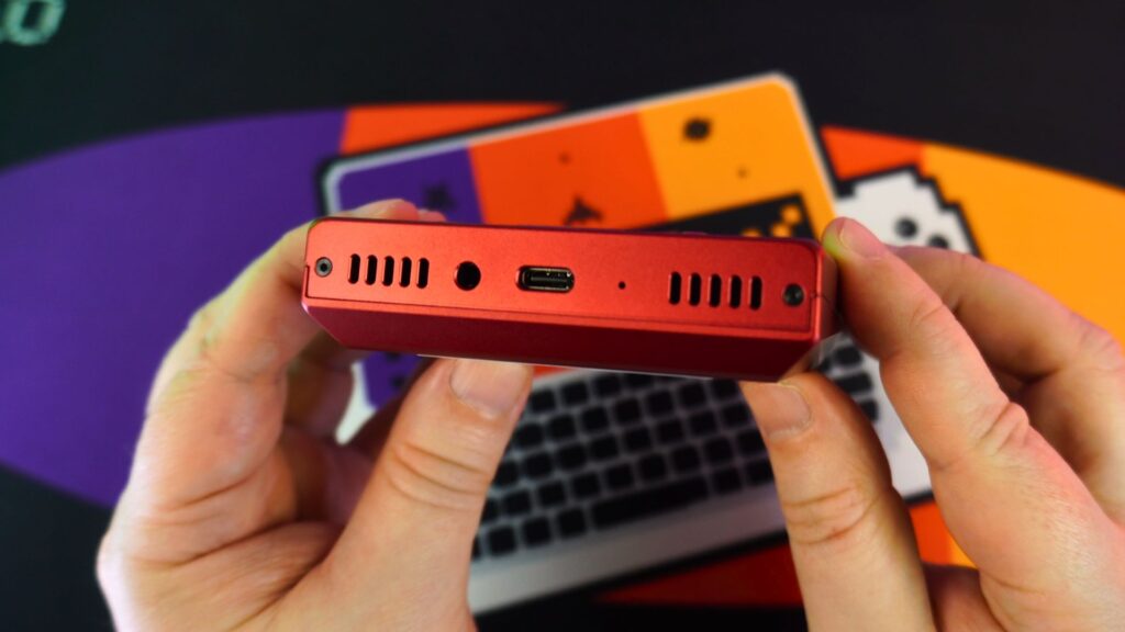 AYANEO Pocket VERT Onderaanzicht