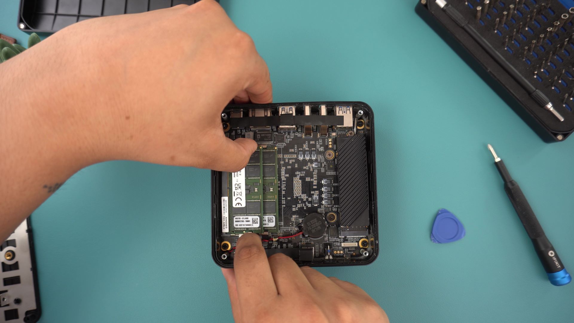 Installation du SSD et de la RAM pour les mini PC • DROIX Knowledge ...