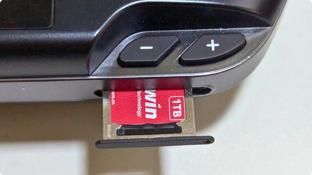 The Mini SSD can only be inserted one way
