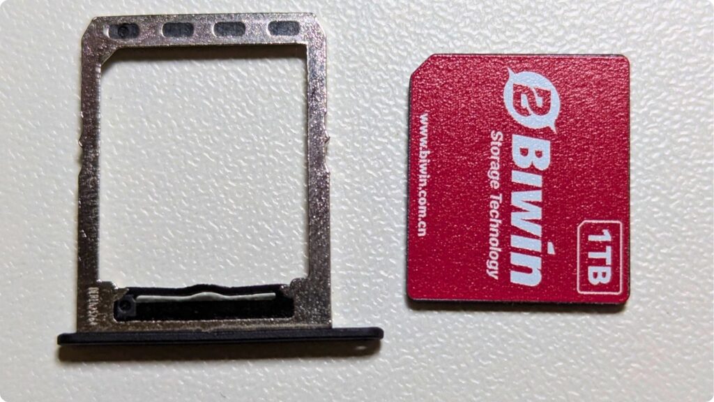 The notches on the top left show correct fitting