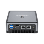 MinisForum EliteMini UM700 - Schrägansicht der Rückseite mit 2x USB Typ-A 3.0, 1x HDMI, 1x DisplayPort, 2x RJ45 Ethernet Ports und Power Port